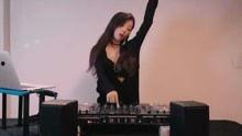 女的DJ打碟视频,女性DJ的打碟魅力展现